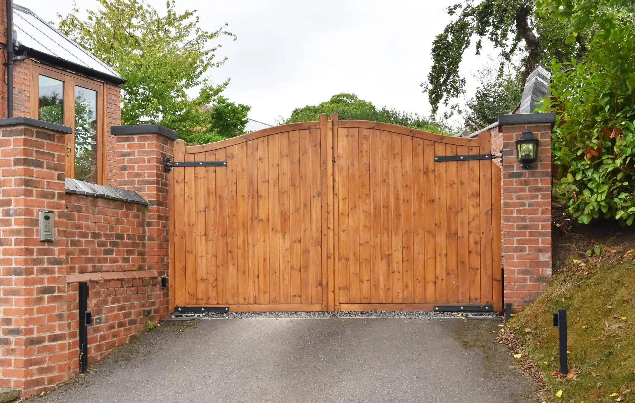 Buying Guide to Self-Closing Door Hinges